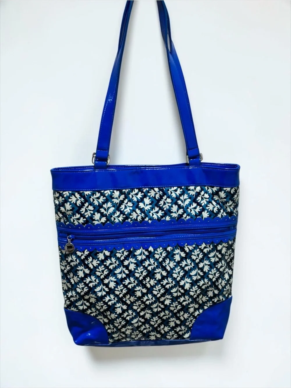 2010 Vera Bradley Frill Everything Nice Tote Blue Lagoon Glossy Shoulder Bag